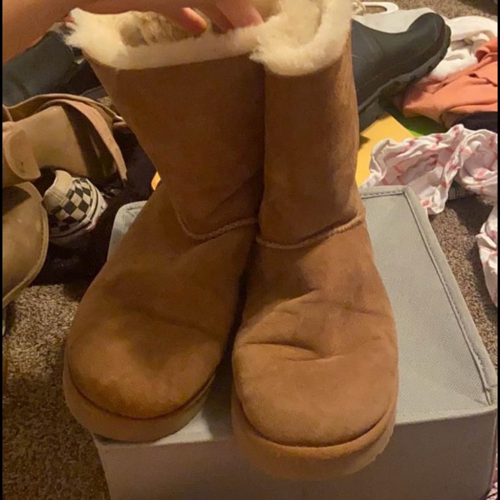 Tan Bailey Bow Uggs